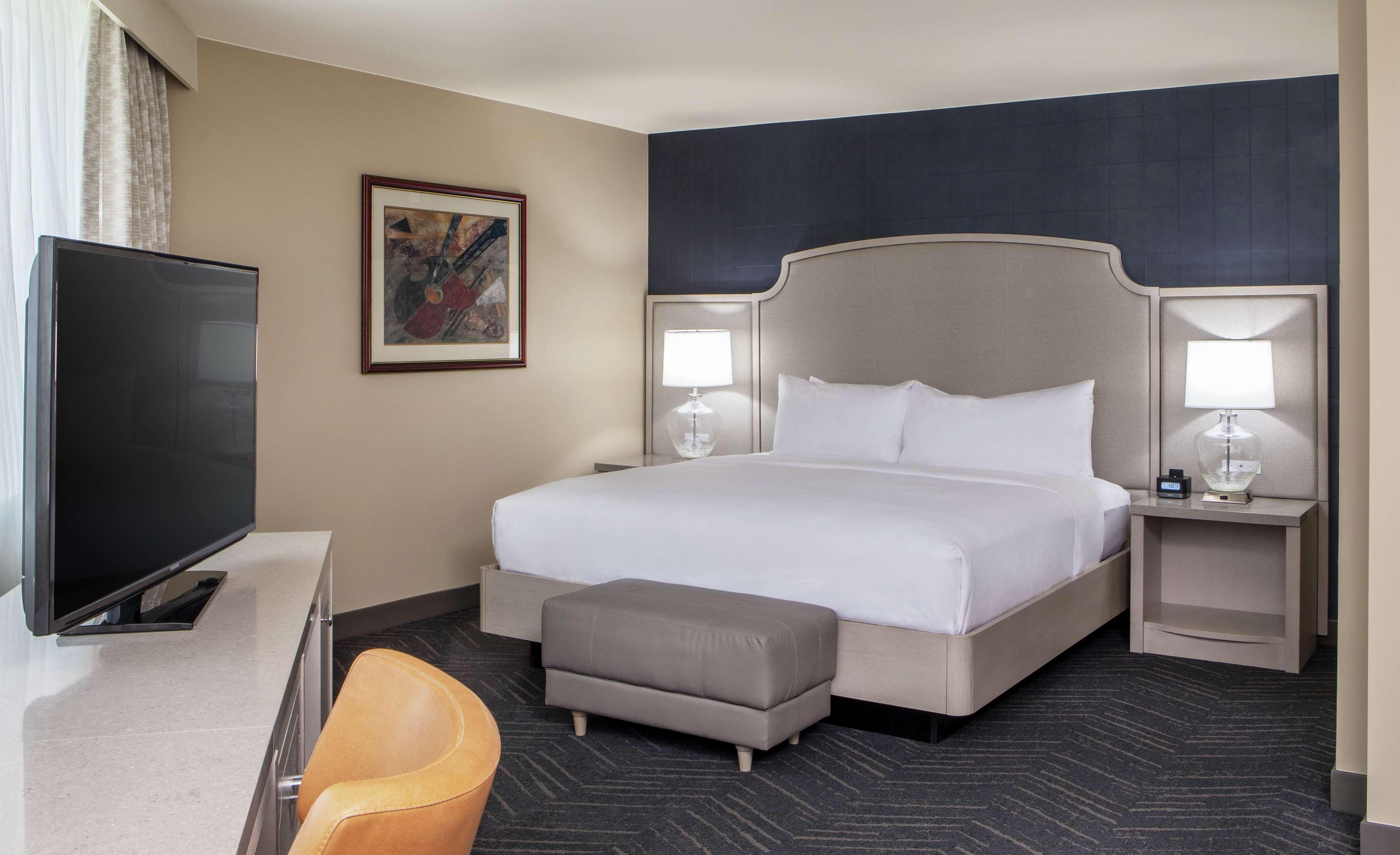 Doubletree By Hilton Hotel Nashville Downtown Exterior photo