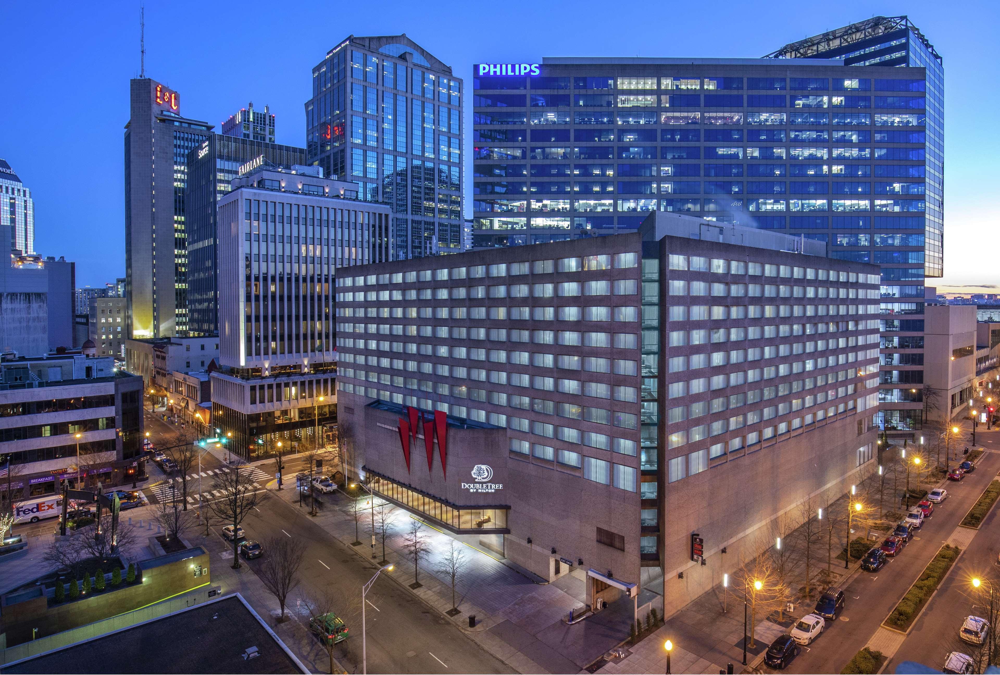 Doubletree By Hilton Hotel Nashville Downtown Exterior photo