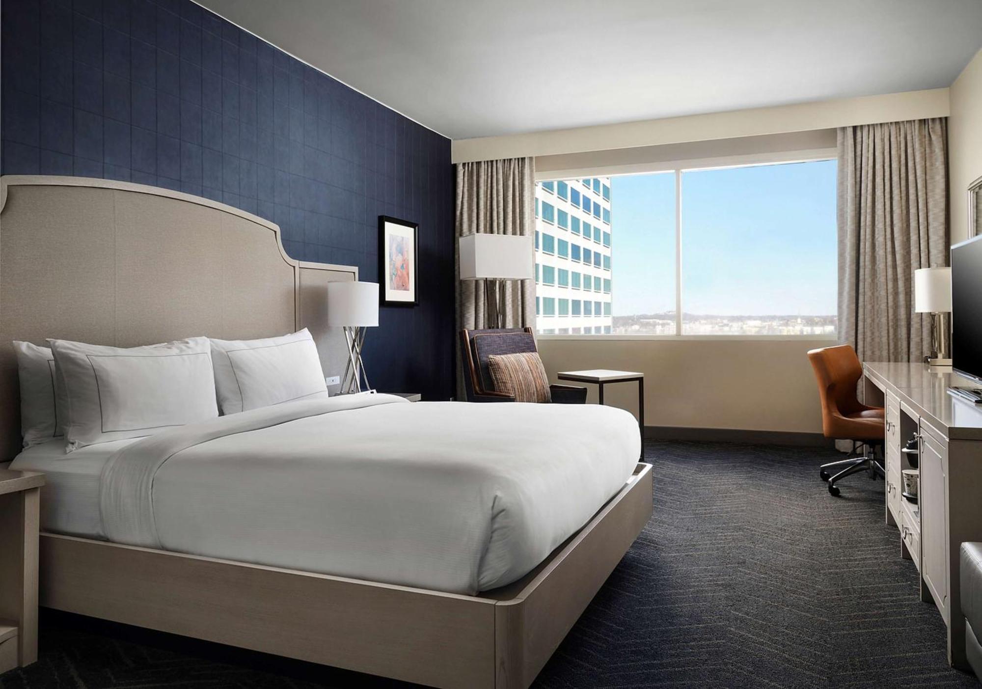 Doubletree By Hilton Hotel Nashville Downtown Exterior photo