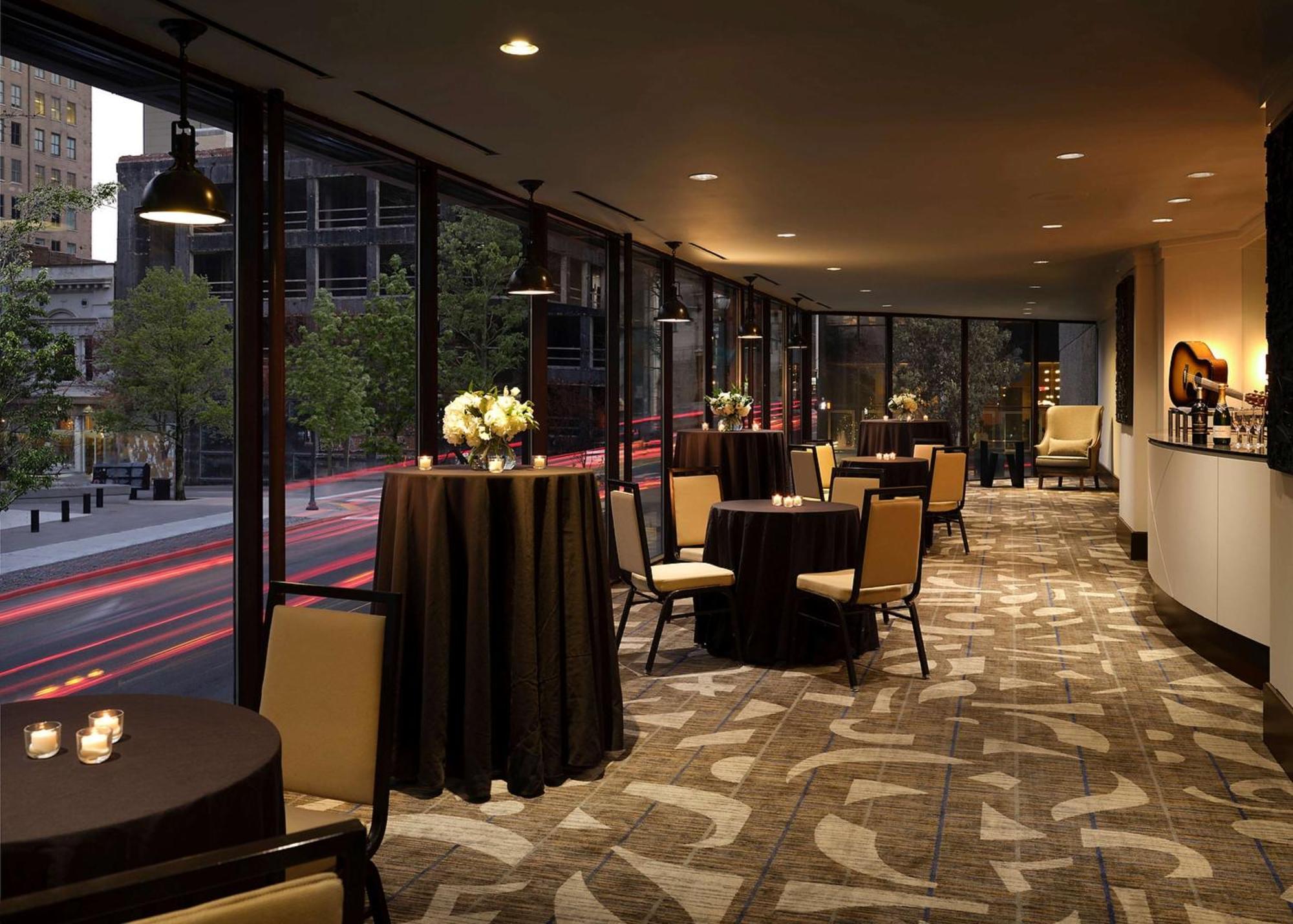 Doubletree By Hilton Hotel Nashville Downtown Exterior photo
