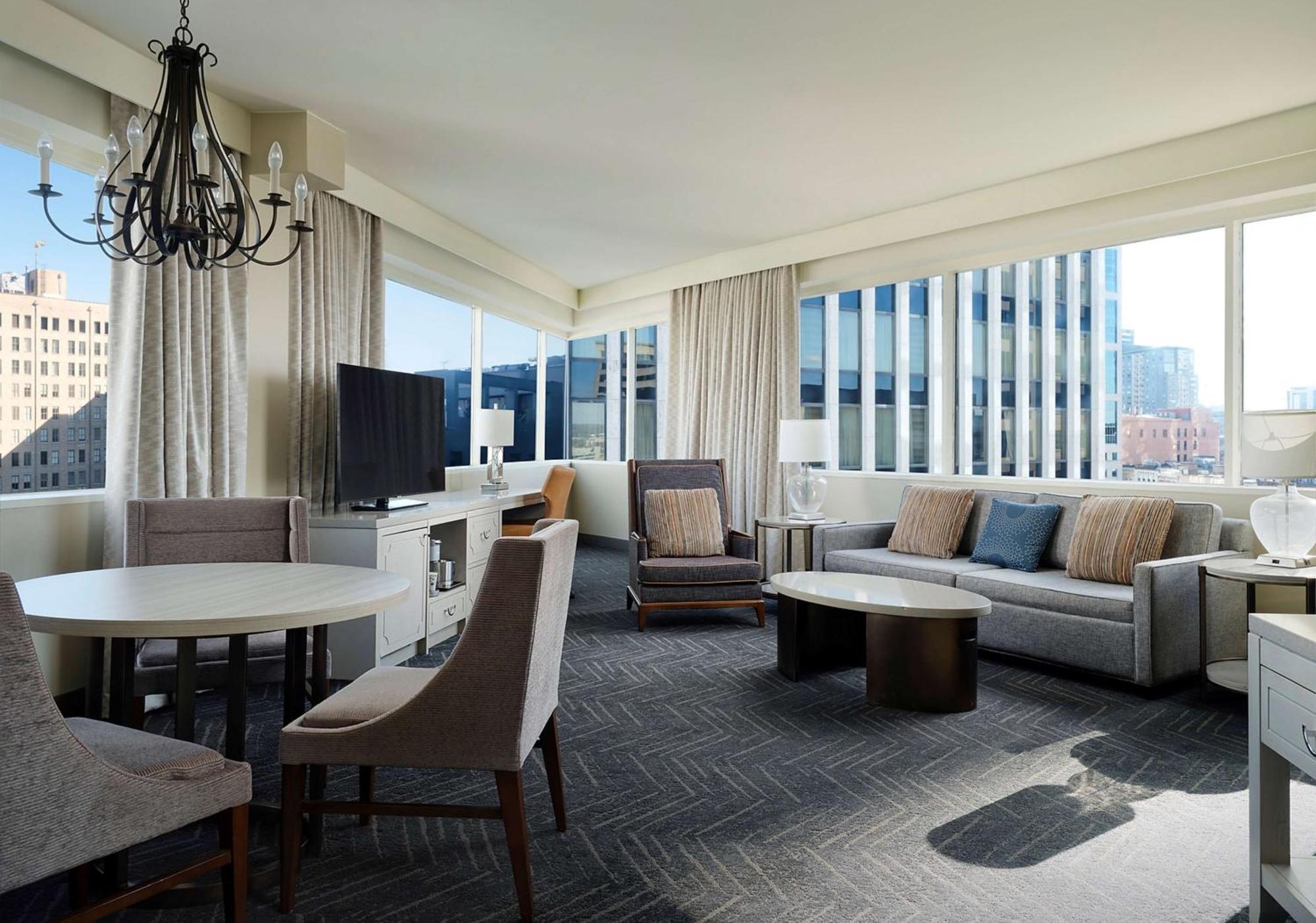 Doubletree By Hilton Hotel Nashville Downtown Exterior photo