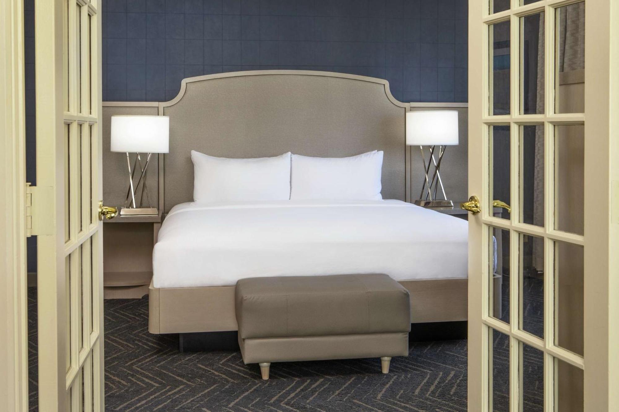 Doubletree By Hilton Hotel Nashville Downtown Exterior photo