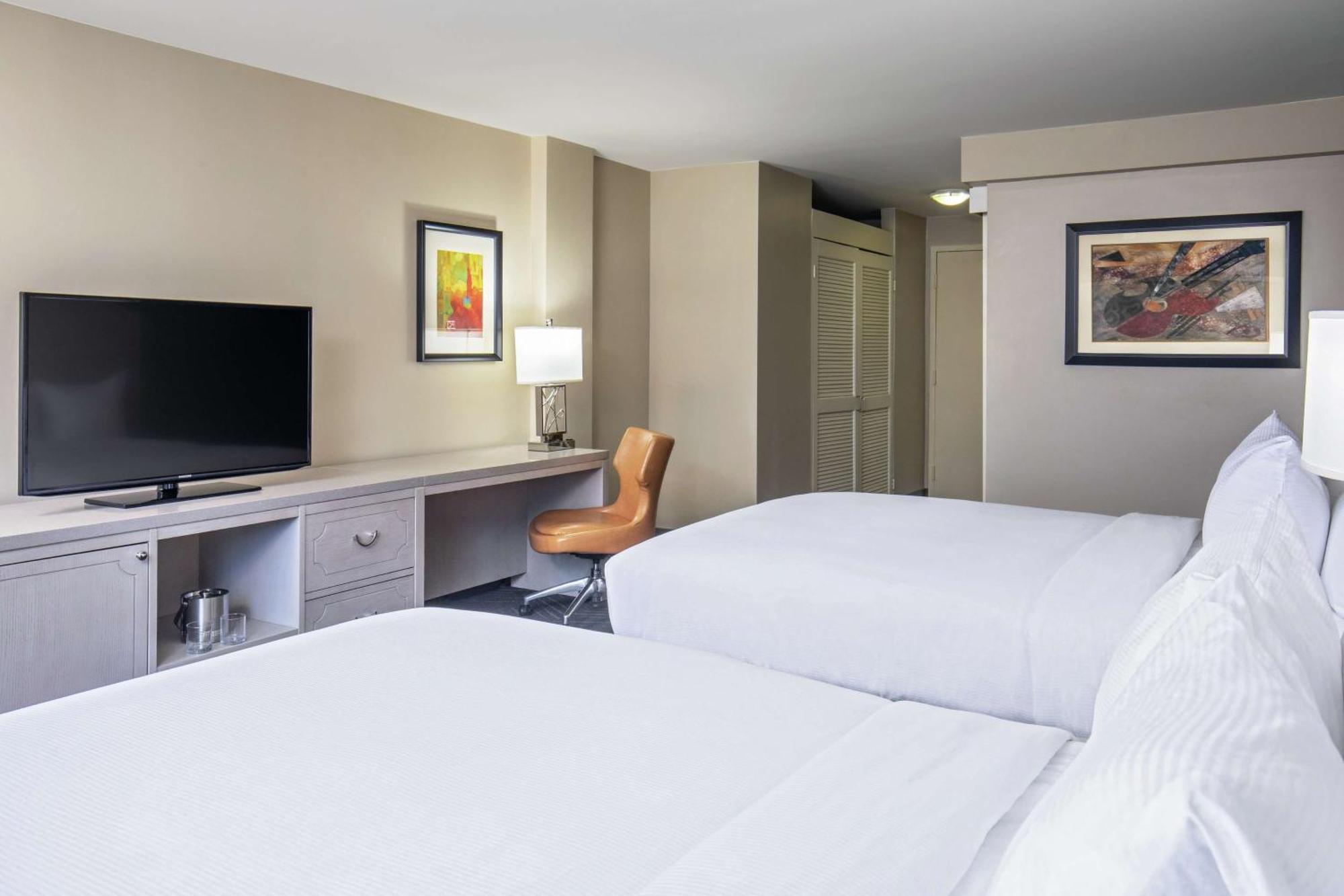 Doubletree By Hilton Hotel Nashville Downtown Exterior photo