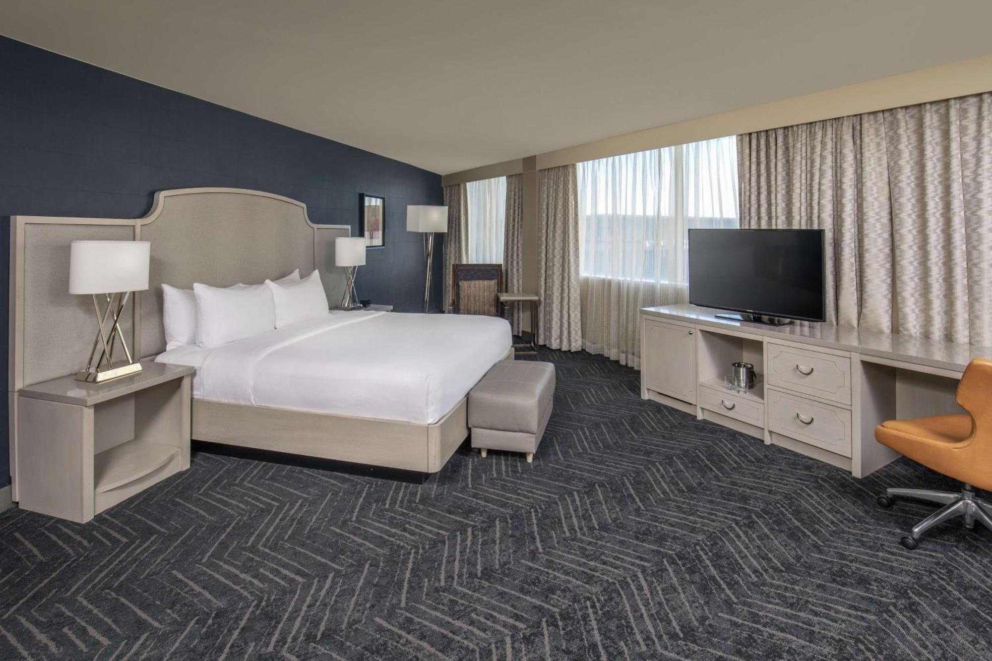 Doubletree By Hilton Hotel Nashville Downtown Exterior photo