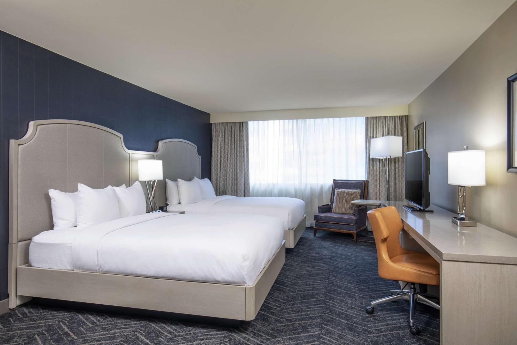 Doubletree By Hilton Hotel Nashville Downtown Exterior photo