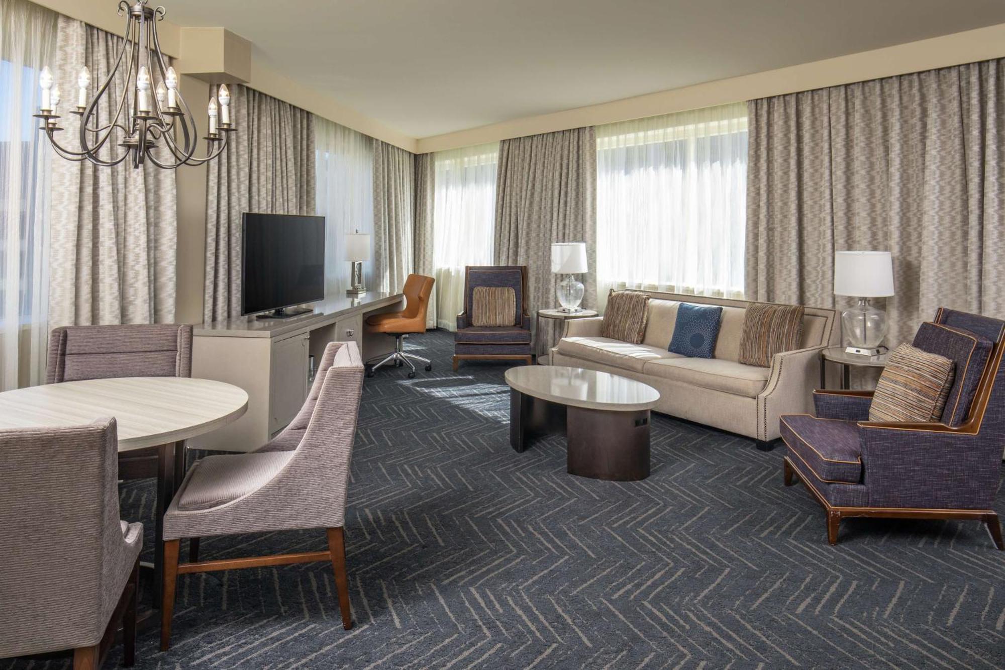 Doubletree By Hilton Hotel Nashville Downtown Exterior photo